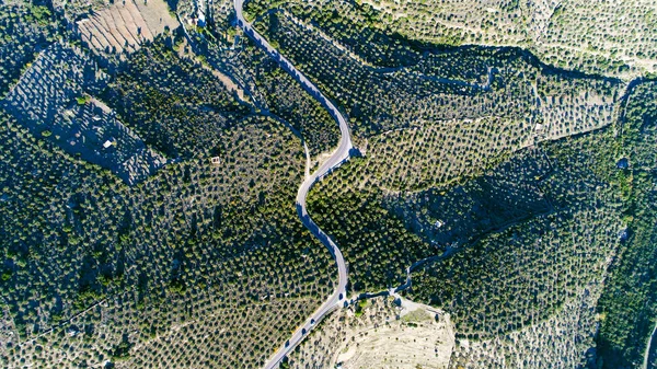 Foto aérea de una carretera en las montañas de los Pirineos — Foto de Stock
