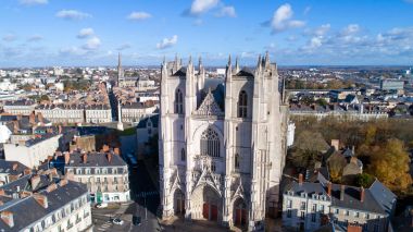 Nantes Saint Pierre ve Aziz Paul Katedrali hava fotoğrafı