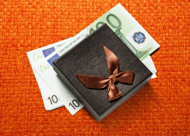 Hediye kutusu ile euro banknot