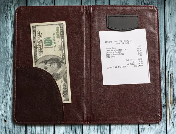 Folder with bill and money — Stock Photo, Image