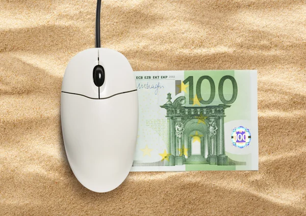 Computer muis en honderd euro biljet — Stockfoto