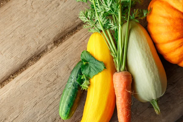 Farbenfrohes reifes frisches Gemüse — Stockfoto