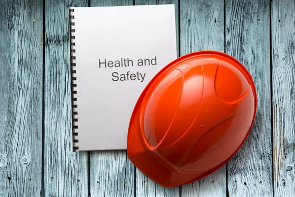 Registro de salud y seguridad con casco —  Fotos de Stock