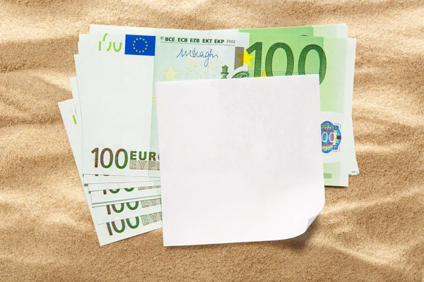 Eurobankbiljetten en blanco papier — Stockfoto