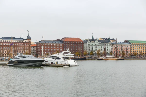 Helsinki vista de la ciudad en otoño — Foto de Stock