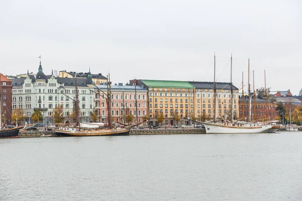 Helsinki vista de la ciudad en otoño — Foto de Stock