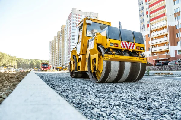 Straßenwalze auf Straße — Stockfoto