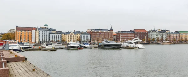 Helsinki vista de la ciudad en otoño — Foto de Stock