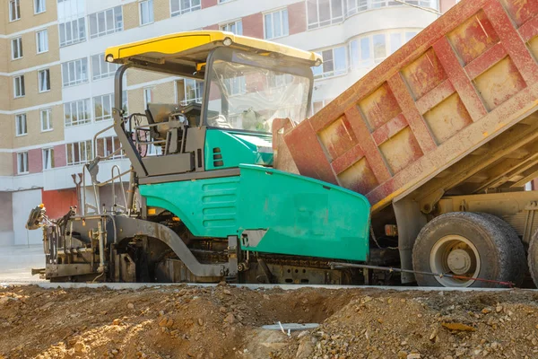 Asfalt-placera maskinen — Stockfoto