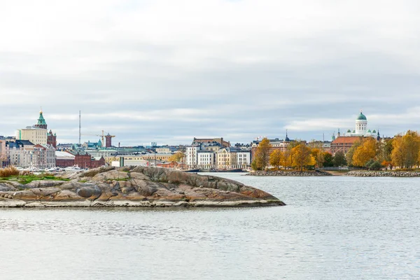 Helsinki vista de la ciudad en otoño — Foto de Stock