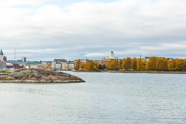 Helsinki vista de la ciudad en otoño — Foto de Stock
