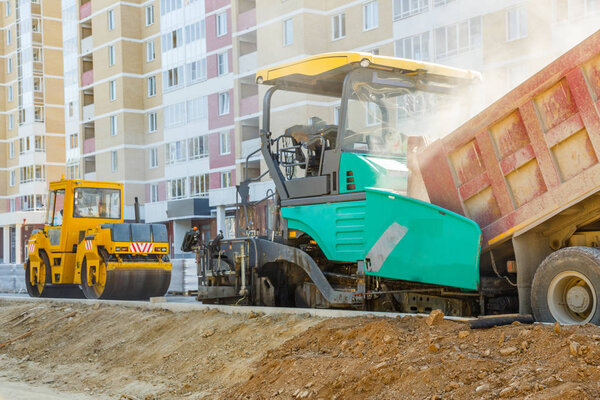 Asphalt-placing machine