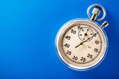 mavi arka plan üzerinde kronometre