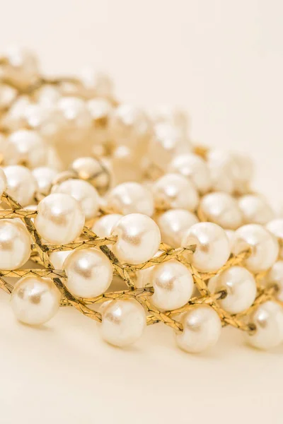 Ketting met witte parels — Stockfoto