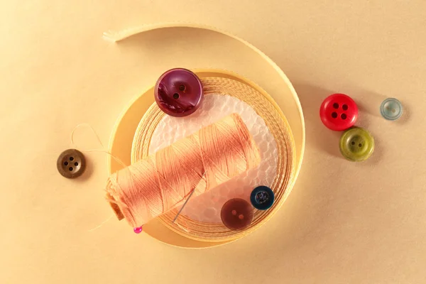 Kolorowe przyciski i wstążki roll — Zdjęcie stockowe