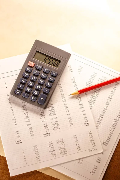 Operationele begroting, rekenmachine en potlood — Stockfoto
