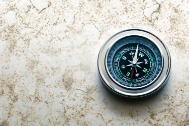 Siyah kadran ile pusula