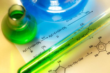 Kimyasal reaksiyonu formül tüplerini