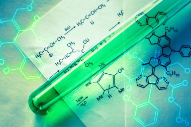 Tepki formülü ile kimyasal tüp