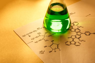 Tepki formülü ile kimyasal tüp