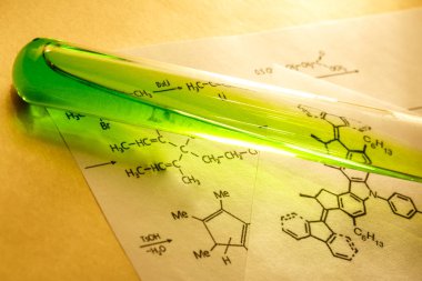 Tepki formülü ile kimyasal tüp