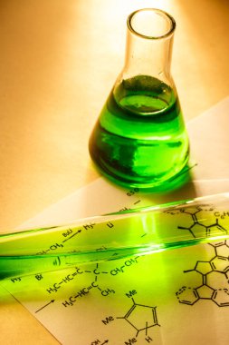 Kimyasal reaksiyonu formül tüplerini