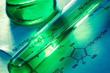 Kimyasal reaksiyonu formül tüplerini