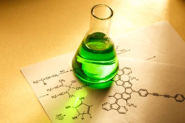 Tepki formülü ile kimyasal tüp