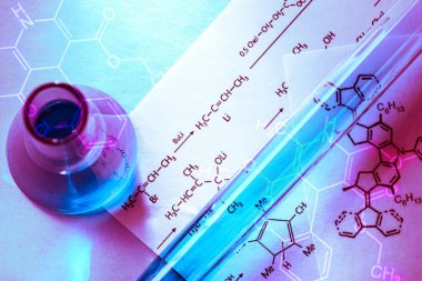 Kimyasal reaksiyonu formül tüplerini