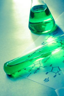 Kimyasal reaksiyonu formül tüplerini