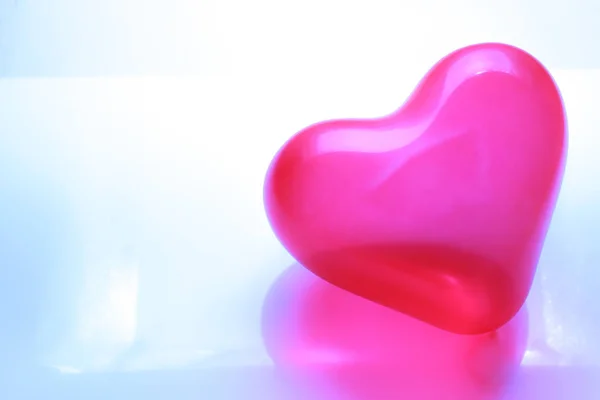 Pink heart shaped balloon — Stock Photo, Image