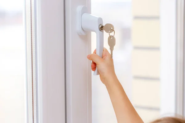 Alt taraftan güvenli pencere tanıtıcısı