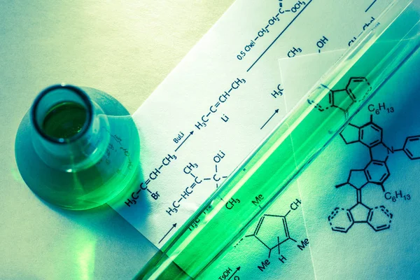 化学管反应公式 — 图库照片