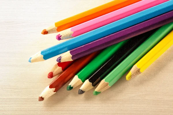 Παλέτα από πολύχρωμα μολύβια — Φωτογραφία Αρχείου