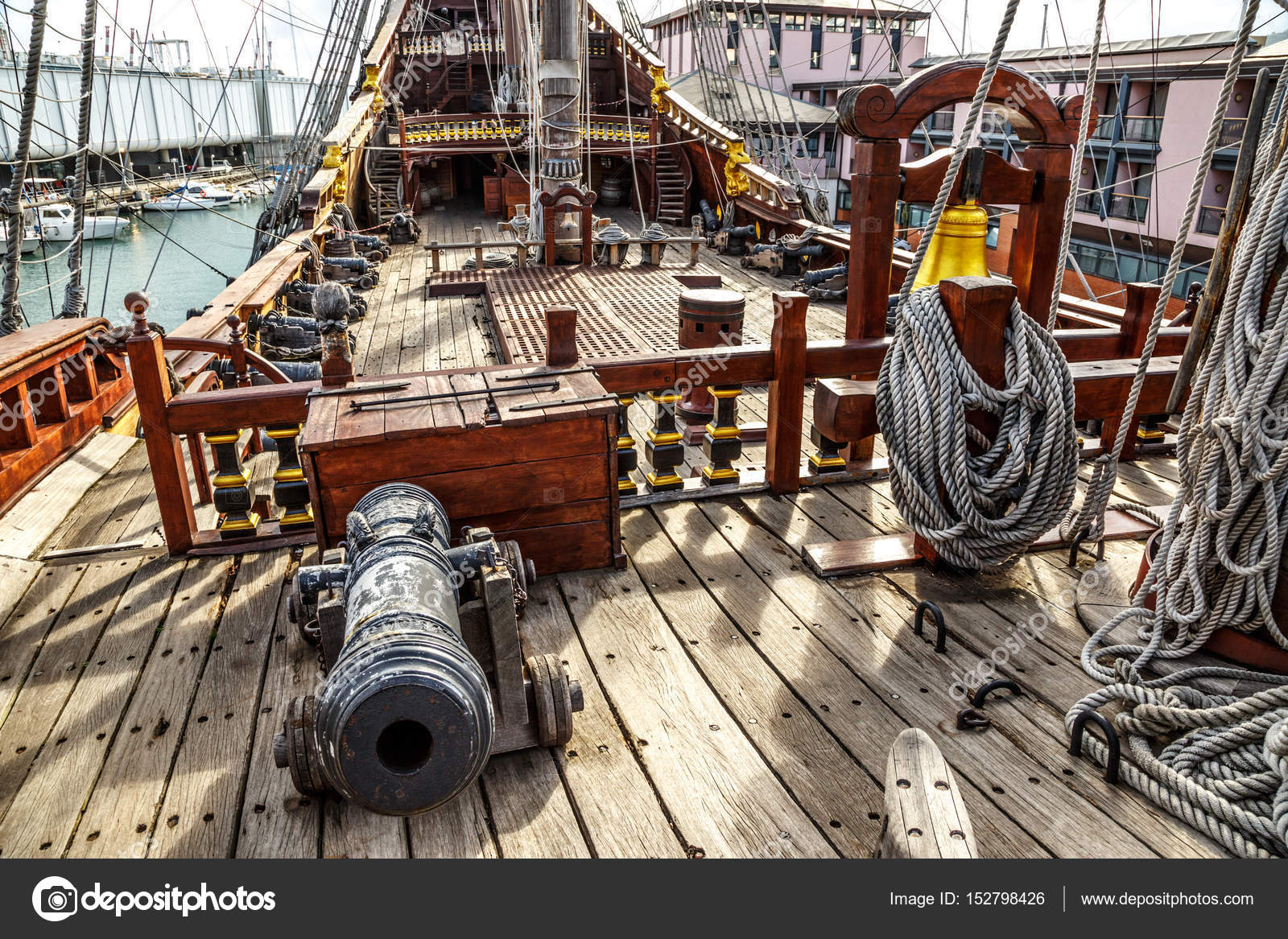 Как называется палуба судна. Палуба корабля 17 века. Палуба пиратского корабля. Палуба старинного корабля. Палуба парусного корабля.
