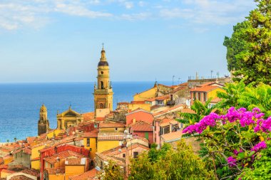 Menton kilise ve Deniz Manzaralı