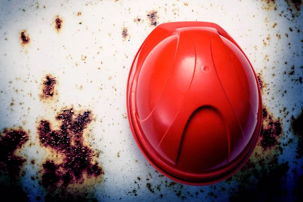 上から赤いヘルメット — ストック写真