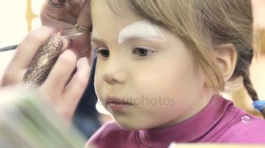 Çocuk yüz boyama kedi gibi