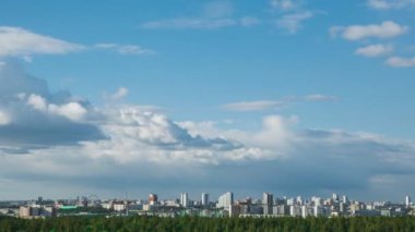 Bir şehir yelken bulutları 