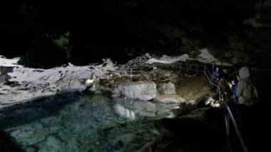 İnsanlar kungur buz Mağarası 