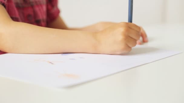 Child's hands with pencil — Stock Video