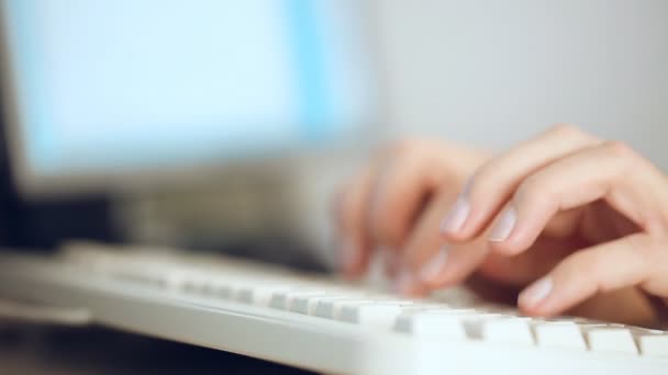 Fingers typing on keyboard — Stock Video