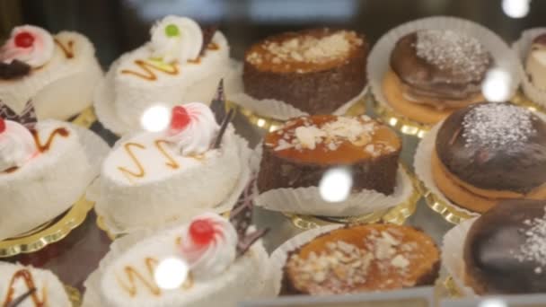 Магазин Вкусными Тортами Крупным Планом — стоковое видео