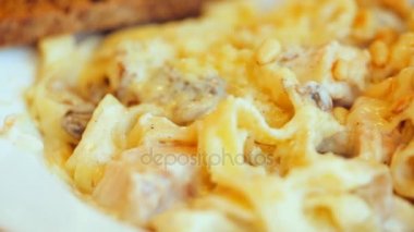 İtalyan makarna closeup plaka üzerine