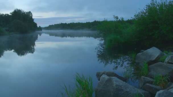黎明时分在河上雾 — 图库视频影像