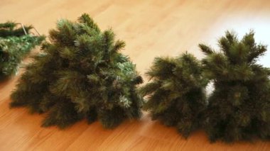 Yapay Noel ağacı montaj işlemi