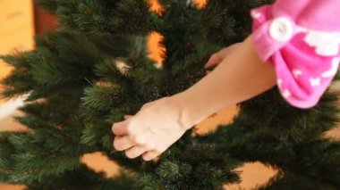 Yapay Noel ağacı montaj işlemi