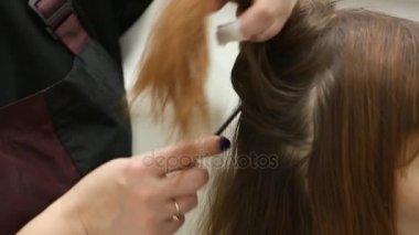 Kuaför Salon adlı genç kadın