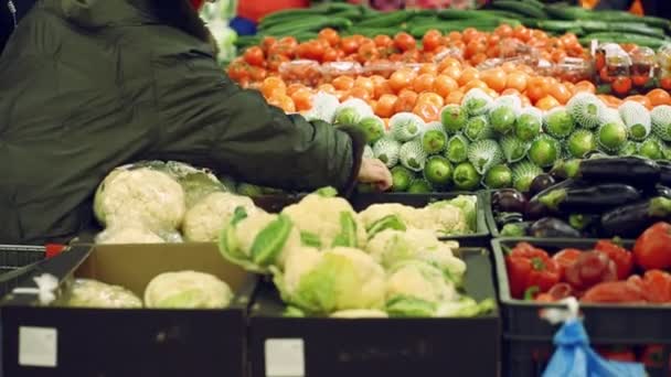 Customers Vegetable Shop — Stock Video