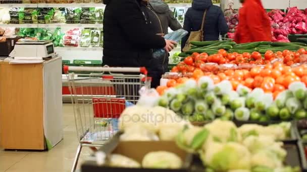 Clientes Tienda Verduras — Vídeos de Stock